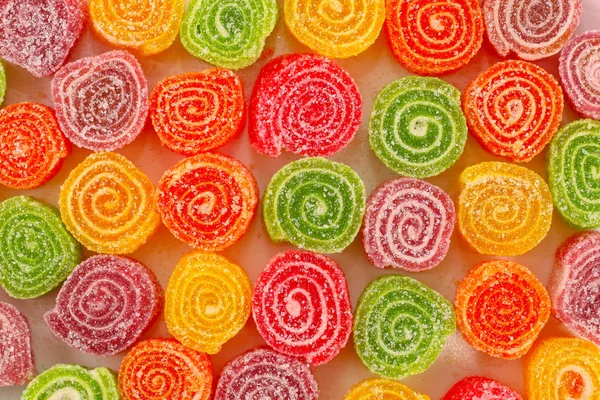 Gros plan de savoureux bonbons colorés sucrés — Photo