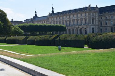 Paris 'ten kısa bir süre sonra, sokaklar ve anıtlar