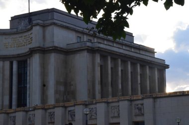 Paris 'ten kısa bir süre sonra, sokaklar ve anıtlar