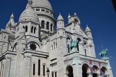 Paris 'ten kısa bir süre sonra, sokaklar ve anıtlar