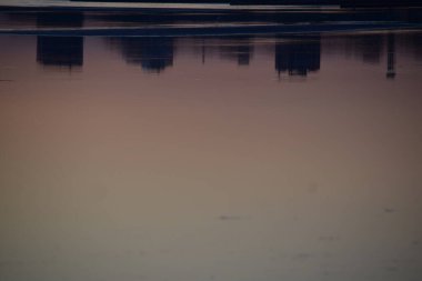 Grado Adası, deniz manzaralı. Adriyatik Denizi 'nin tepesindeki küçük köy, Friuli' de.