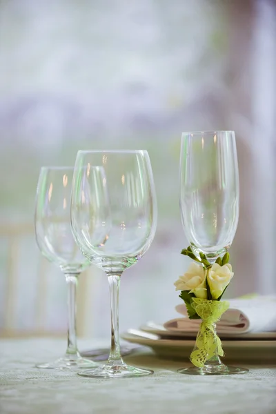 The glasses are on the table — Stock Photo, Image