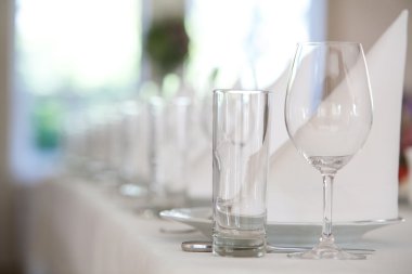 Restoranda boş bardaklar.
