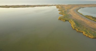 Karadeniz kıyısı yakınlarındaki Tuzly Estuary Ulusal Doğa Parkı, Tatarbunary bölgesi, Bessarabia, Ukrayna