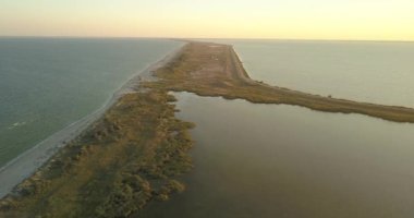 Karadeniz kıyısı yakınlarındaki Tuzly Estuary Ulusal Doğa Parkı, Tatarbunary bölgesi, Bessarabia, Ukrayna