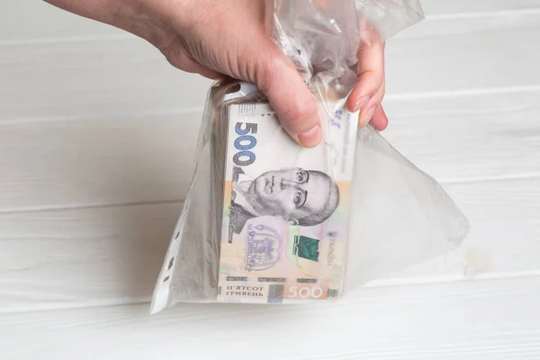 Деньги Украины Пачка Украинских Гривен Пластиковом Прозрачном Пакете Руках — стоковое фото
