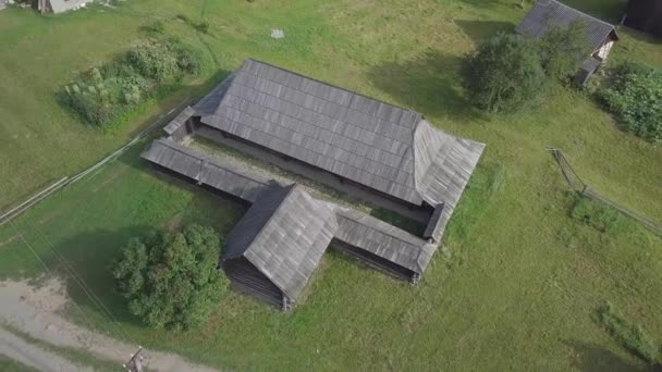 Cabane de Grazhda en bois - typique pour le type de ferme de Galice à l'été, Ukraine — Video