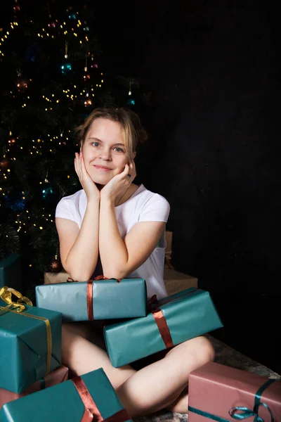 Πορτρέτο Της Νεαρής Κοπέλας Στις Διακοπές Του Νέου Έτους Στο — Φωτογραφία Αρχείου
