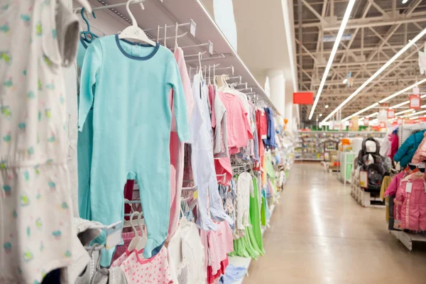 Ropa Infantil Para Niños Pequeños Tienda Ropa Para Niños —  Fotos de Stock