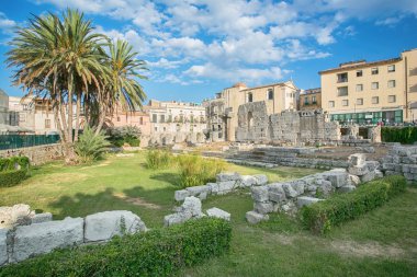Antik Yunan Dor Apollon Tapınağı Siraküza içinde kalıntıları
