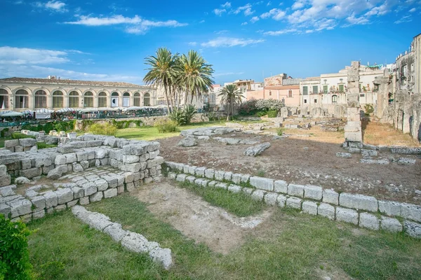 Ruins of the ancient greek doric temple of Apollo in Siracusa — Stock Photo, Image
