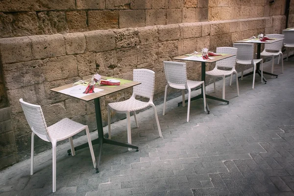 Restaurant im Freien in der Seitenwand — Stockfoto