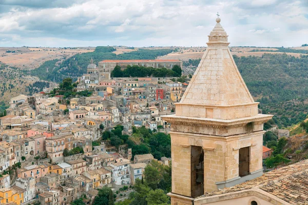 A városképet, a város a Ragusa Ibla, Szicília, Olaszország — Stock Fotó