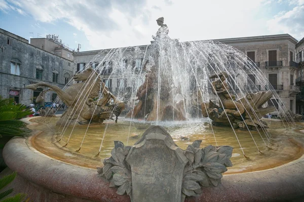 La fuente de Diana en Siracusa — Foto de Stock