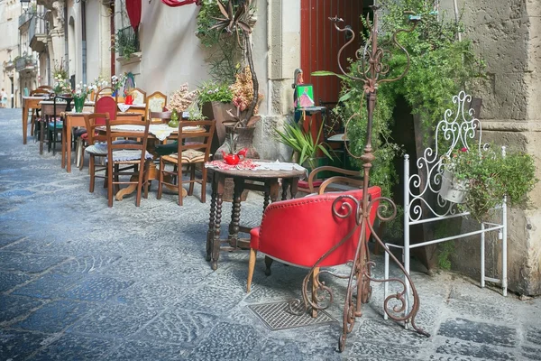 Restaurante al aire libre en el Sidewal —  Fotos de Stock