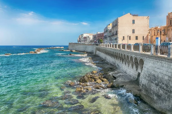 Pobřeží Ortigie na ostrově Syracuse, Sicílie, Itálie Royalty Free Stock Fotografie