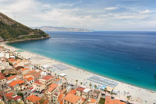 Schöner strand in scilla, süditalien, kalabrien — Stockfoto