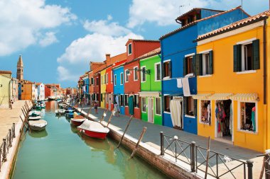 su kanalı Adası Burano Venedik, İtalya, renkli evler 