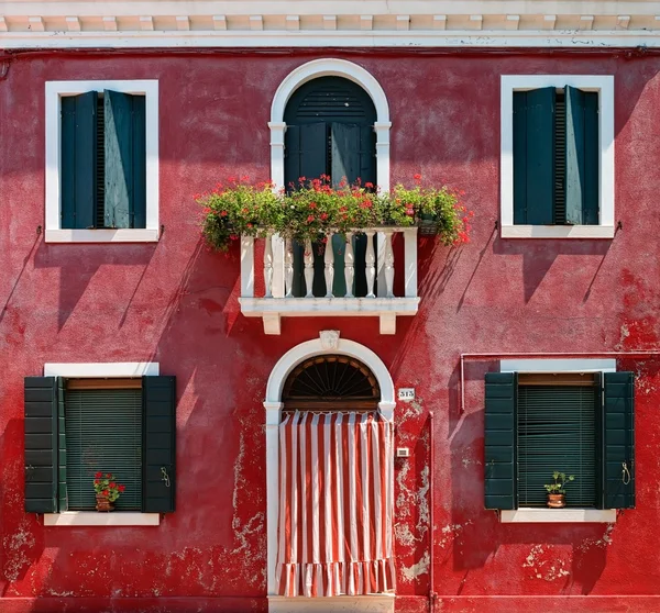 Casas coloridas tomadas en la isla de Burano, Venecia, Italia —  Fotos de Stock