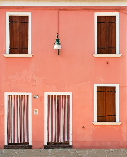 Burano Adası, Venedik, İtalya 'da renkli evler alındı — Stok fotoğraf