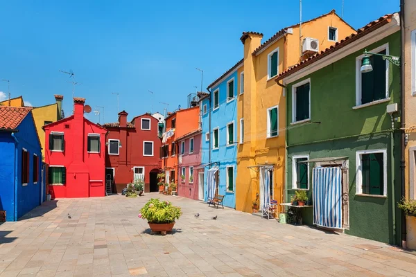 Burano (Benátky ostrov) barevné město v Itálii — Stock fotografie