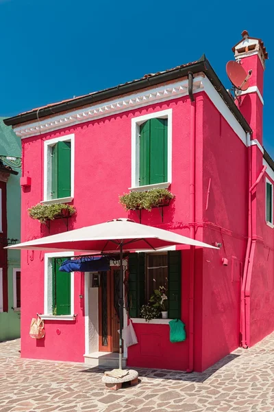 Kolorowe domy na wyspie Burano, Wenecja, Włochy — Zdjęcie stockowe