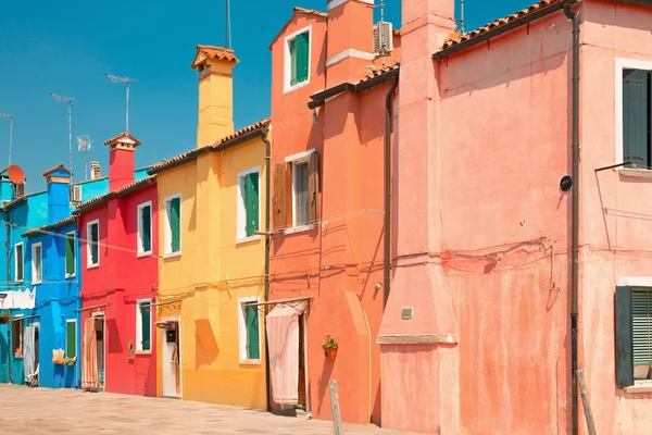 イタリアのブラーノ島 (ヴェネツィア島) カラフルな町 — ストック写真