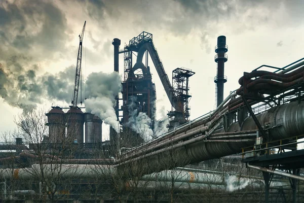 Industrial plant with smoke stacks, industrial area — Stock Photo, Image