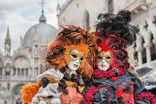 Karnevalová maska v Benátkách - Benátský kostým — Stock fotografie