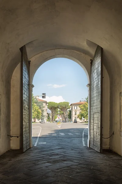 Old gate - exit from the historic center of Lucca — Stock Photo, Image