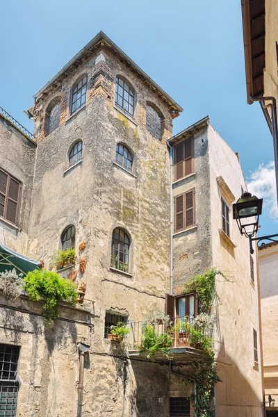 Древняя архитектура в древнем городе Тоскана — стоковое фото