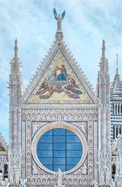 Detail of facade of Siena Cathedral (Duomo di Siena), Siena, Italy — Stock Photo, Image