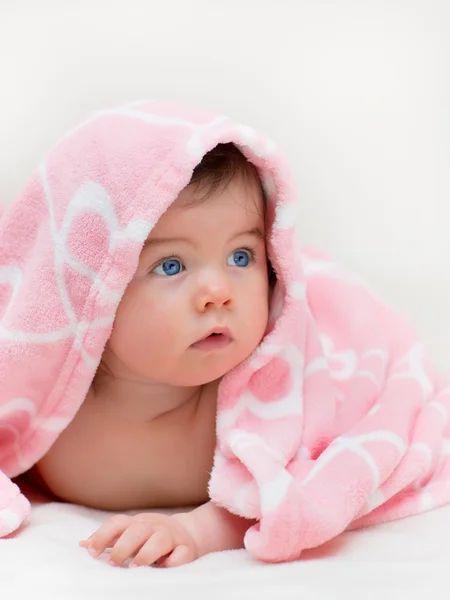 Beautiful little girl under towel — ストック写真