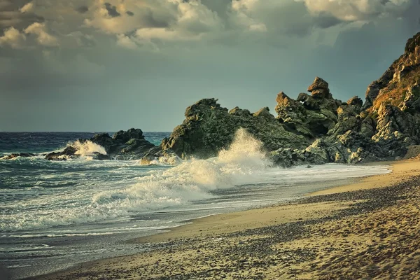 Ağır sörf ile güzel deniz manzarası