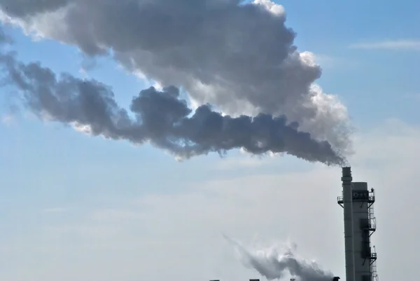 Industriële schoorsteen — Stockfoto