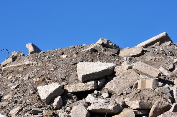 Trümmer eines abgerissenen Gebäudes — Stockfoto