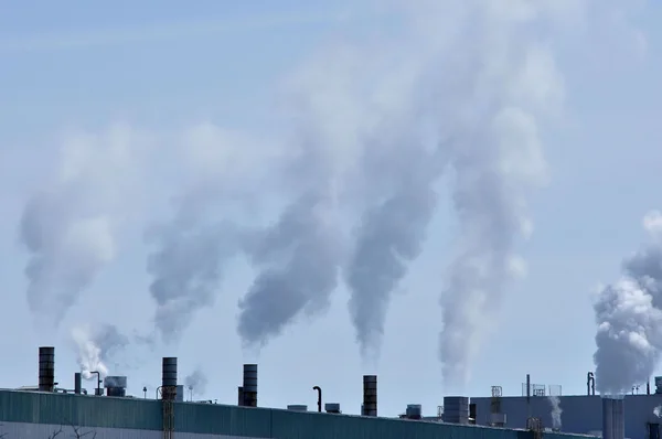 Industriële schoorstenen — Stockfoto