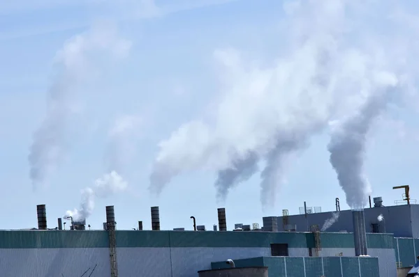 Industriële schoorstenen — Stockfoto