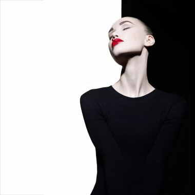 Geometrik siyah ve beyaz arka planda zarif blode