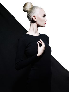 Geometrik siyah ve beyaz arka planda zarif blode