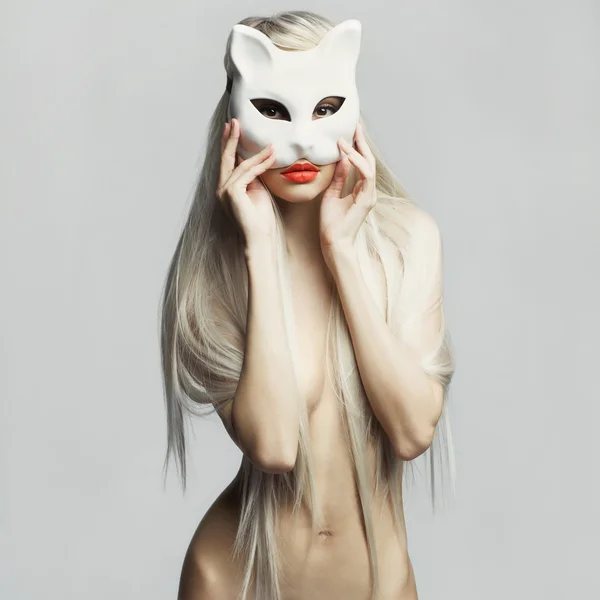 Blonde sexy en masque de chat — Photo