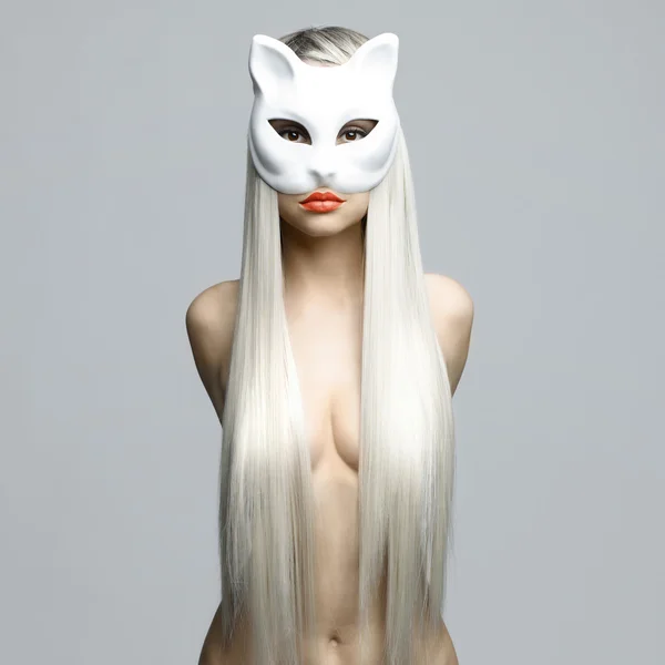Sexig blondin i katt mask — Stockfoto
