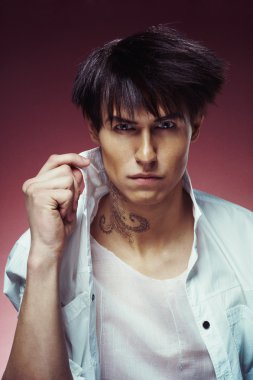 Şık Saç Tıraşlı Adam