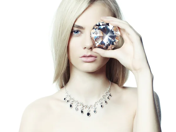 Piękna blondynka z biżuterii — Zdjęcie stockowe