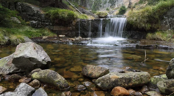 Autunno cascata fiume — Foto Stock