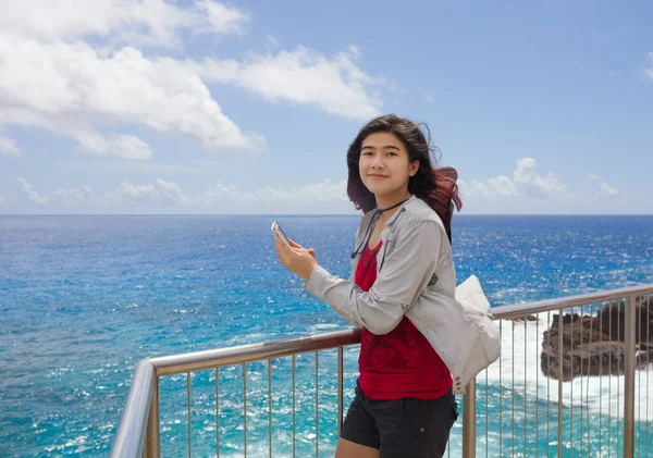 Biracial Teen Girl Standing Geländer Taking Photos Smartphone Beautiful Blue — Stockfoto