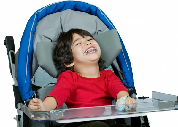 Niño discapacitado birracial de tres años en cochecito médico, feliz —  Fotos de Stock