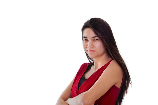 Gelukkig lachend tiener meisje in een rode jurk, wapens gekruist — Stockfoto