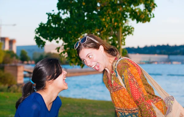 Two young women arguing at the  lake — Stock Photo, Image