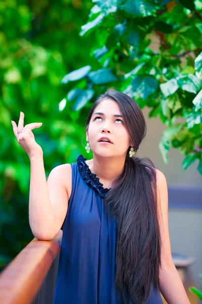 Teen girl with exasperated expression, looking up eyes rolled — Stockfoto